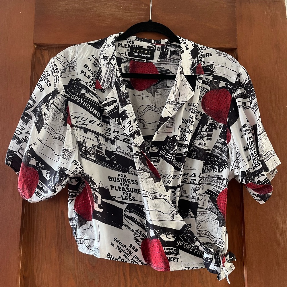 THE KOOPLES Strawberry & Newspaper Motif Wrap Crop Top